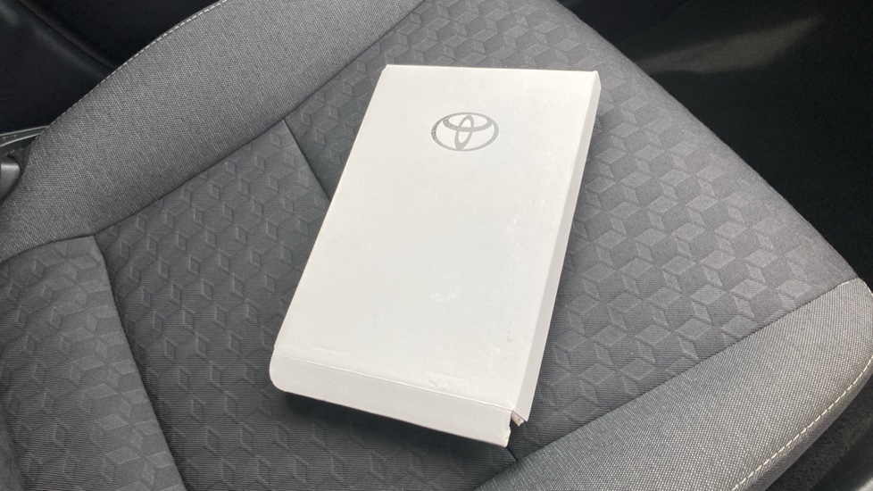 Toyota Yaris 1.5 Hybrid Icon 5dr CVT Hybrid Hatchback - Image 27