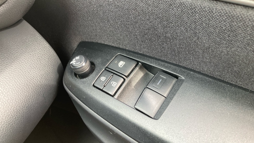 Toyota Yaris 1.5 Hybrid Icon 5dr CVT Hybrid Hatchback - Image 30