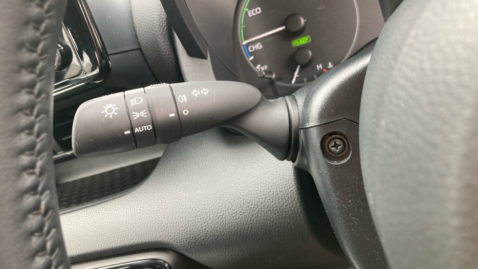Toyota Yaris 1.5 Hybrid Icon 5dr CVT Hybrid Hatchback - Image 31