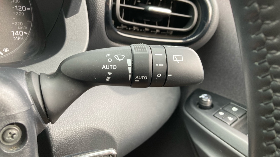 Toyota Yaris 1.5 Hybrid Icon 5dr CVT Hybrid Hatchback - Image 32