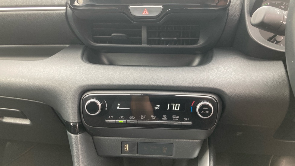 Toyota Yaris 1.5 Hybrid Icon 5dr CVT Hybrid Hatchback - Image 33