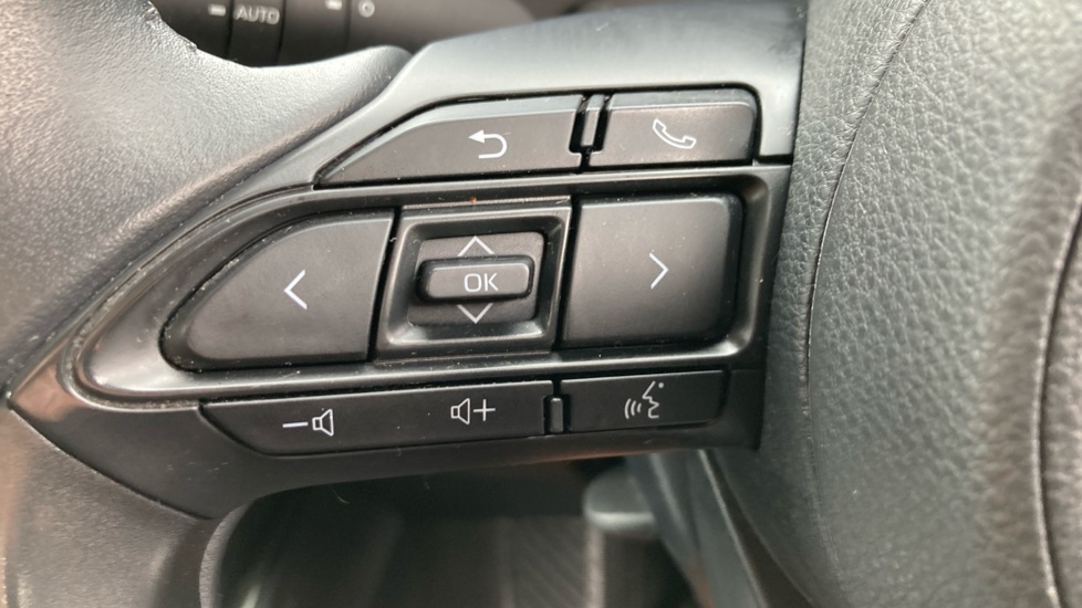 Toyota Yaris 1.5 Hybrid Icon 5dr CVT Hybrid Hatchback - Image 37