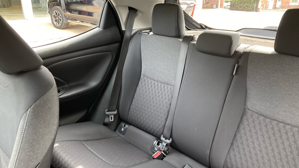 Toyota Yaris 1.5 Hybrid Icon 5dr CVT Hybrid Hatchback - Image 40