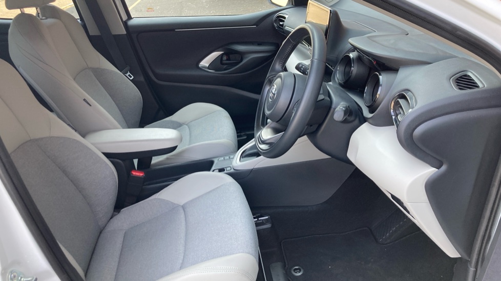Toyota Yaris 1.5 Hybrid Excel 5dr CVT Hybrid Hatchback - Image 12