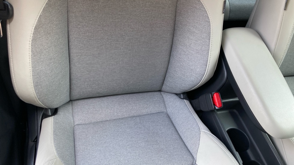 Toyota Yaris 1.5 Hybrid Excel 5dr CVT Hybrid Hatchback - Image 14