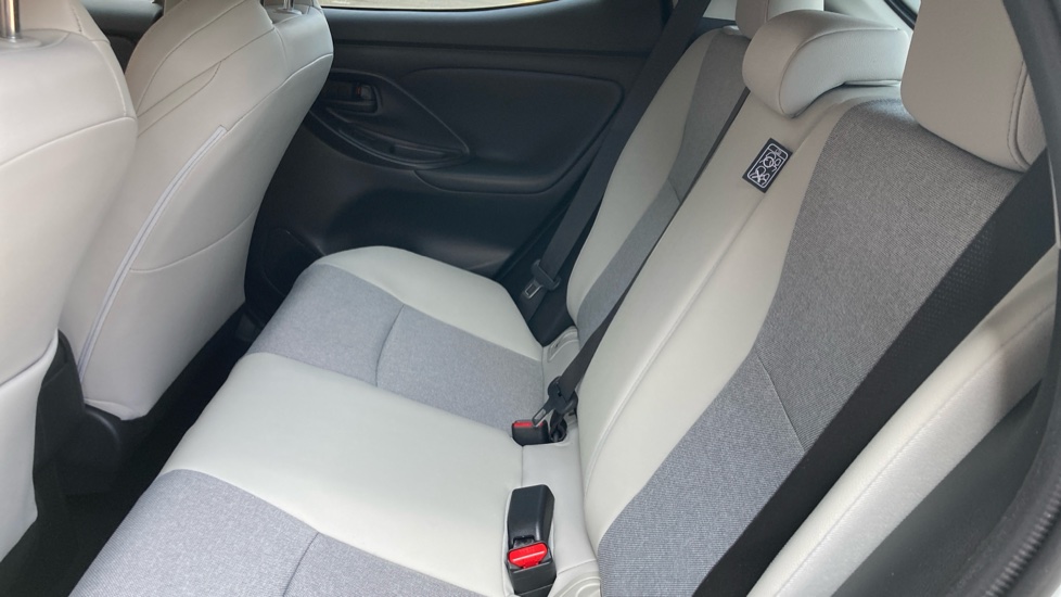 Toyota Yaris 1.5 Hybrid Excel 5dr CVT Hybrid Hatchback - Image 15