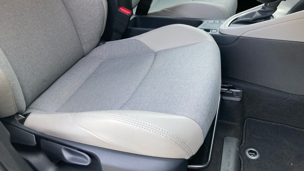 Toyota Yaris 1.5 Hybrid Excel 5dr CVT Hybrid Hatchback - Image 17