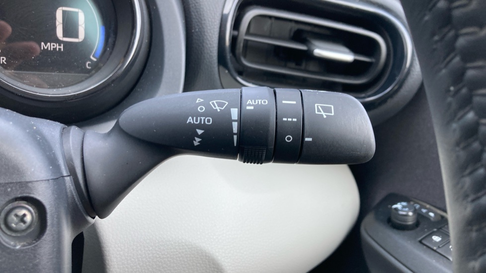 Toyota Yaris 1.5 Hybrid Excel 5dr CVT Hybrid Hatchback - Image 32