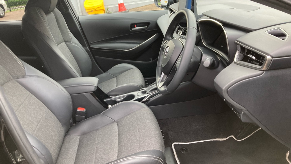 Toyota Corolla 1.8 Hybrid Design 5dr CVT Hybrid Hatchback - Image 12