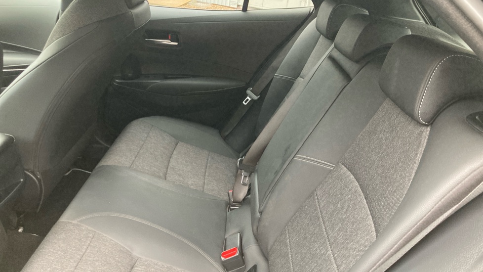 Toyota Corolla 1.8 Hybrid Design 5dr CVT Hybrid Hatchback - Image 15