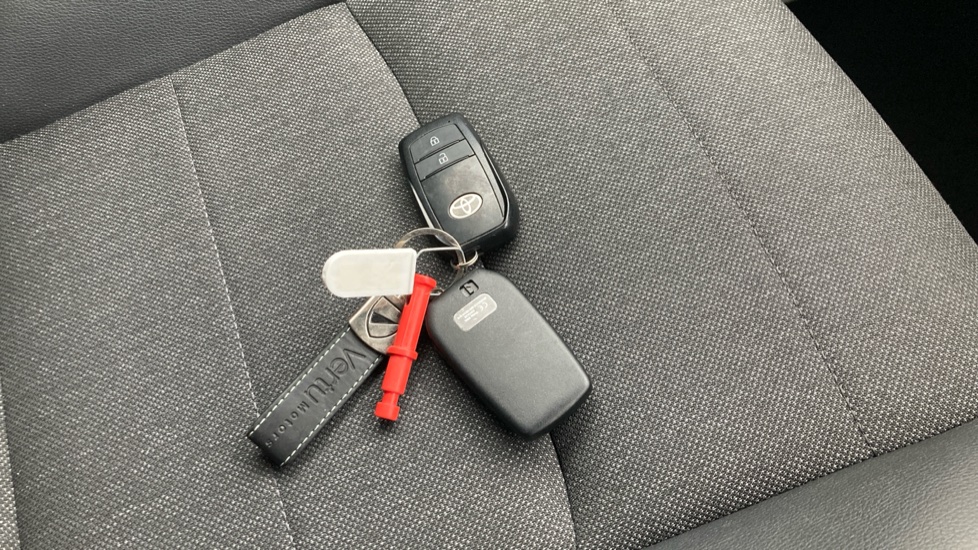 Toyota Corolla 1.8 Hybrid Design 5dr CVT Hybrid Hatchback - Image 28