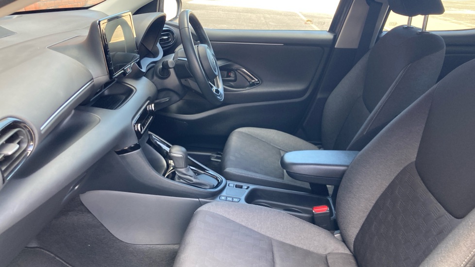 Toyota Yaris 1.5 Hybrid Design 5dr CVT Hybrid Hatchback - Image 5
