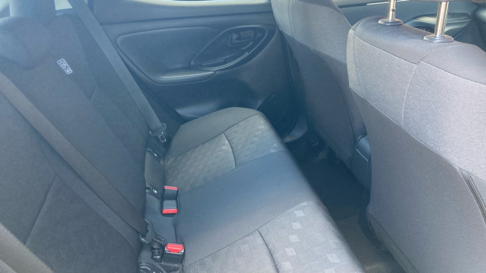 Toyota Yaris 1.5 Hybrid Design 5dr CVT Hybrid Hatchback - Image 8
