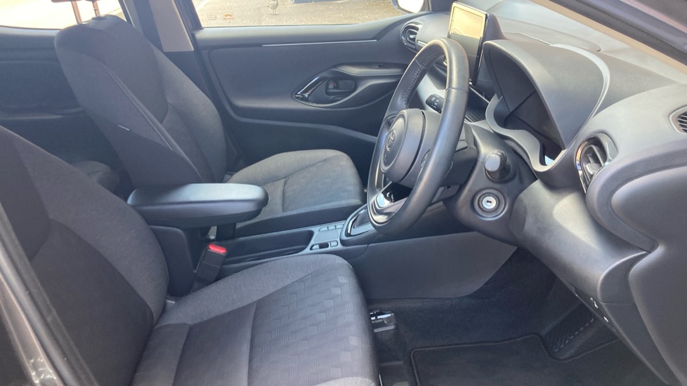 Toyota Yaris 1.5 Hybrid Design 5dr CVT Hybrid Hatchback - Image 12