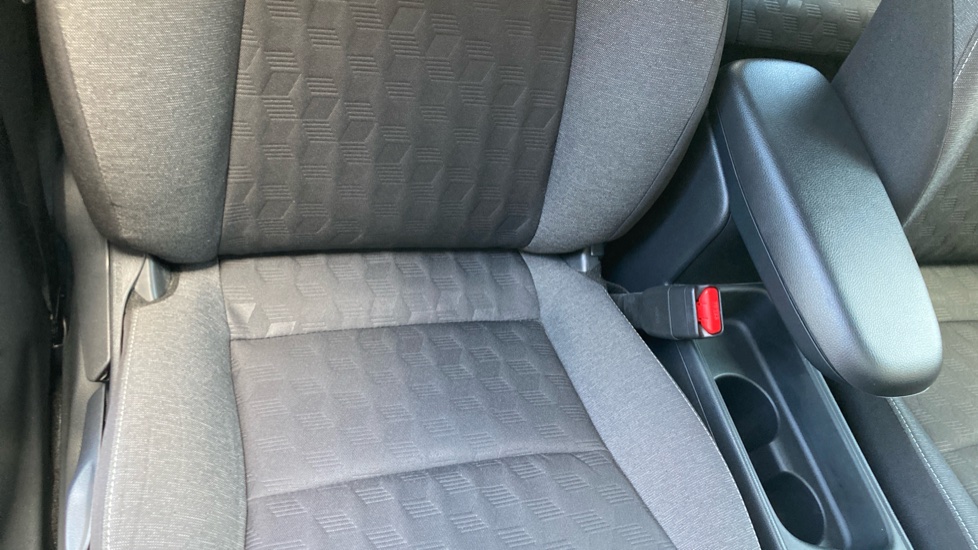 Toyota Yaris 1.5 Hybrid Design 5dr CVT Hybrid Hatchback - Image 14