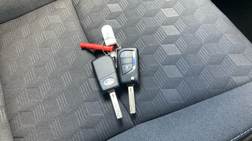 Toyota Yaris 1.5 Hybrid Design 5dr CVT Hybrid Hatchback - Image 28