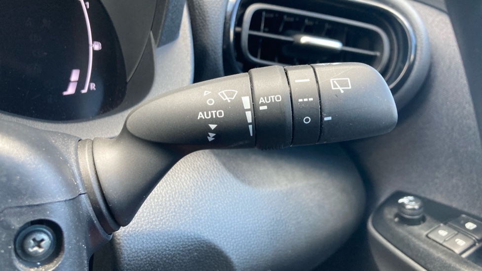 Toyota Yaris 1.5 Hybrid Design 5dr CVT Hybrid Hatchback - Image 32