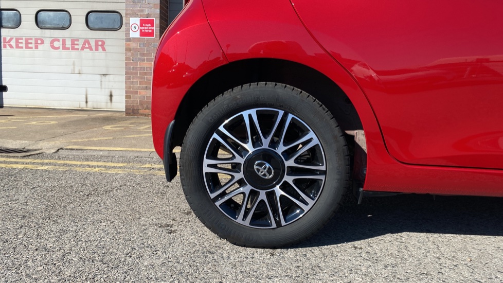 Toyota Aygo 1.0 VVT-i X-Clusiv 5dr Petrol Hatchback - Image 7