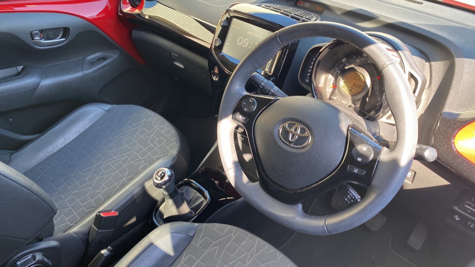 Toyota Aygo 1.0 VVT-i X-Clusiv 5dr Petrol Hatchback - Image 11