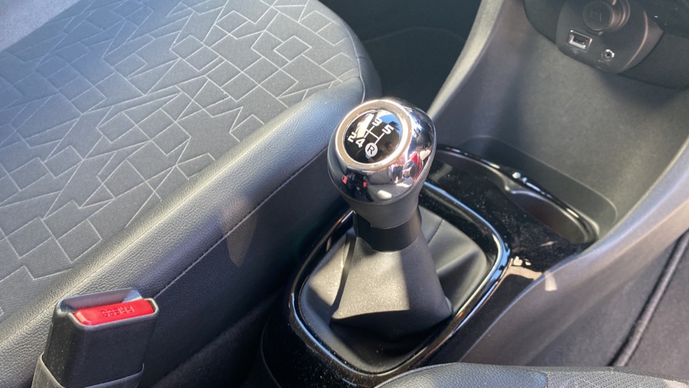 Toyota Aygo 1.0 VVT-i X-Clusiv 5dr Petrol Hatchback - Image 13