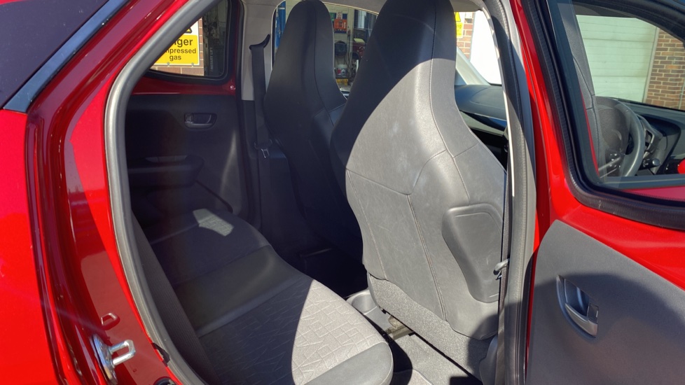 Toyota Aygo 1.0 VVT-i X-Clusiv 5dr Petrol Hatchback - Image 16
