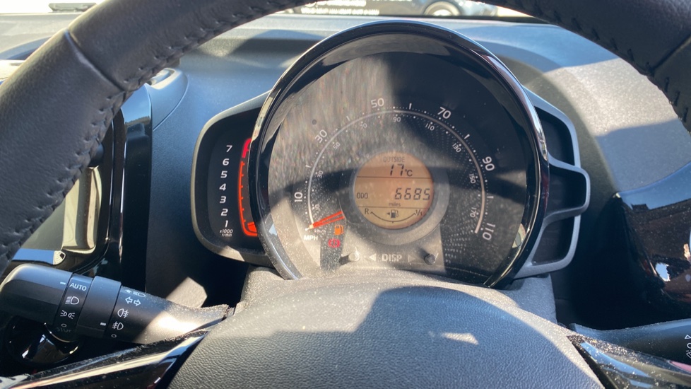 Toyota Aygo 1.0 VVT-i X-Clusiv 5dr Petrol Hatchback - Image 18