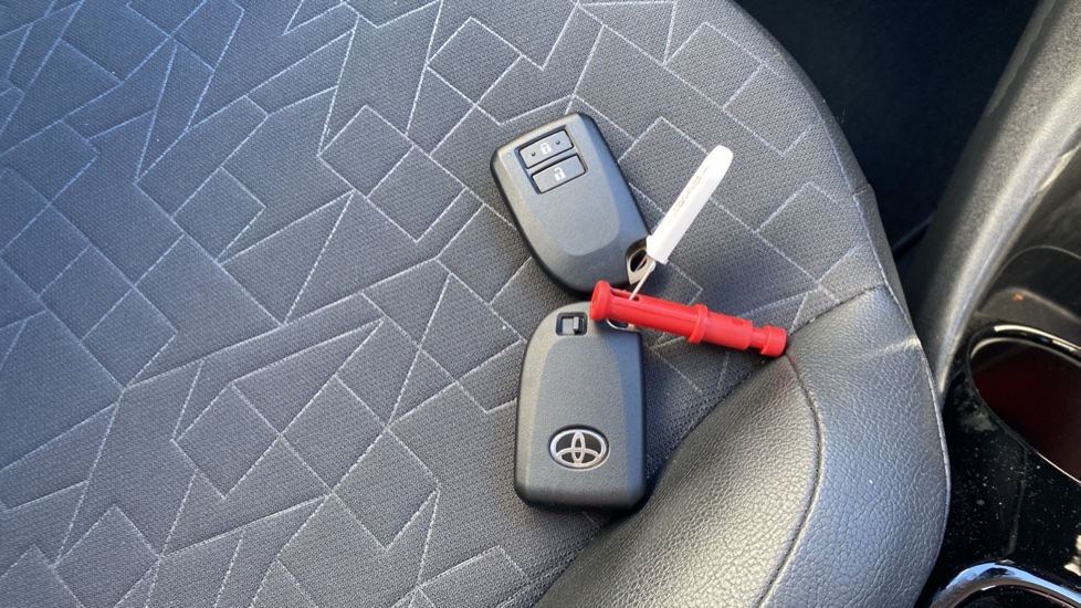 Toyota Aygo 1.0 VVT-i X-Clusiv 5dr Petrol Hatchback - Image 20