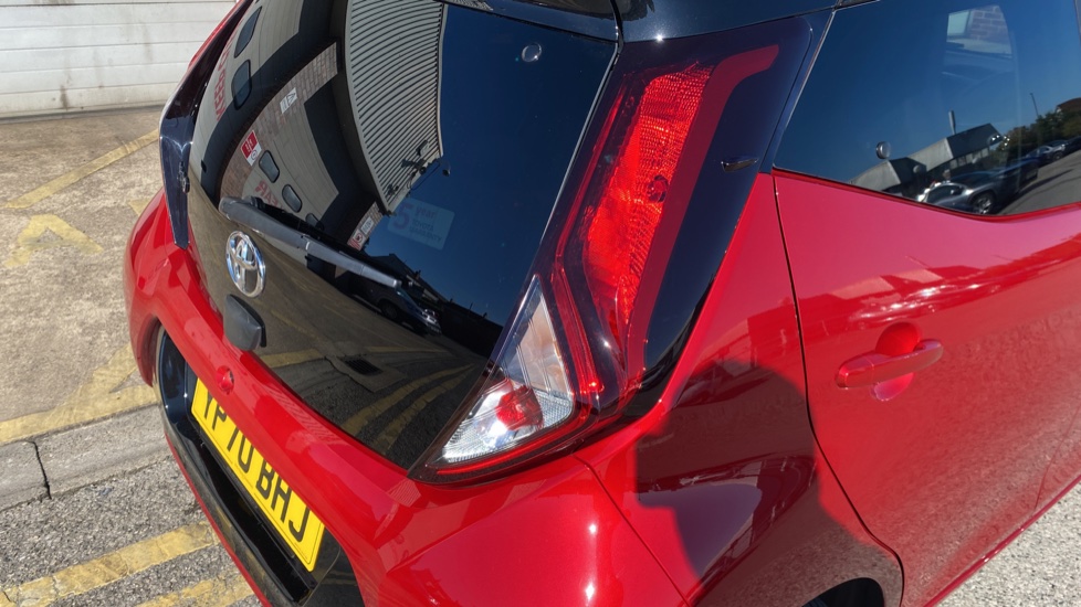 Toyota Aygo 1.0 VVT-i X-Clusiv 5dr Petrol Hatchback - Image 28