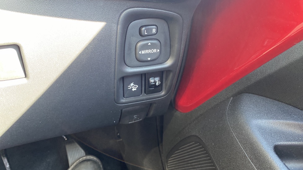Toyota Aygo 1.0 VVT-i X-Clusiv 5dr Petrol Hatchback - Image 36