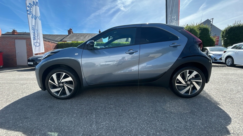 Toyota Aygo X 1.0 VVT-i Edge 5dr Auto Petrol Hatchback - Image 24