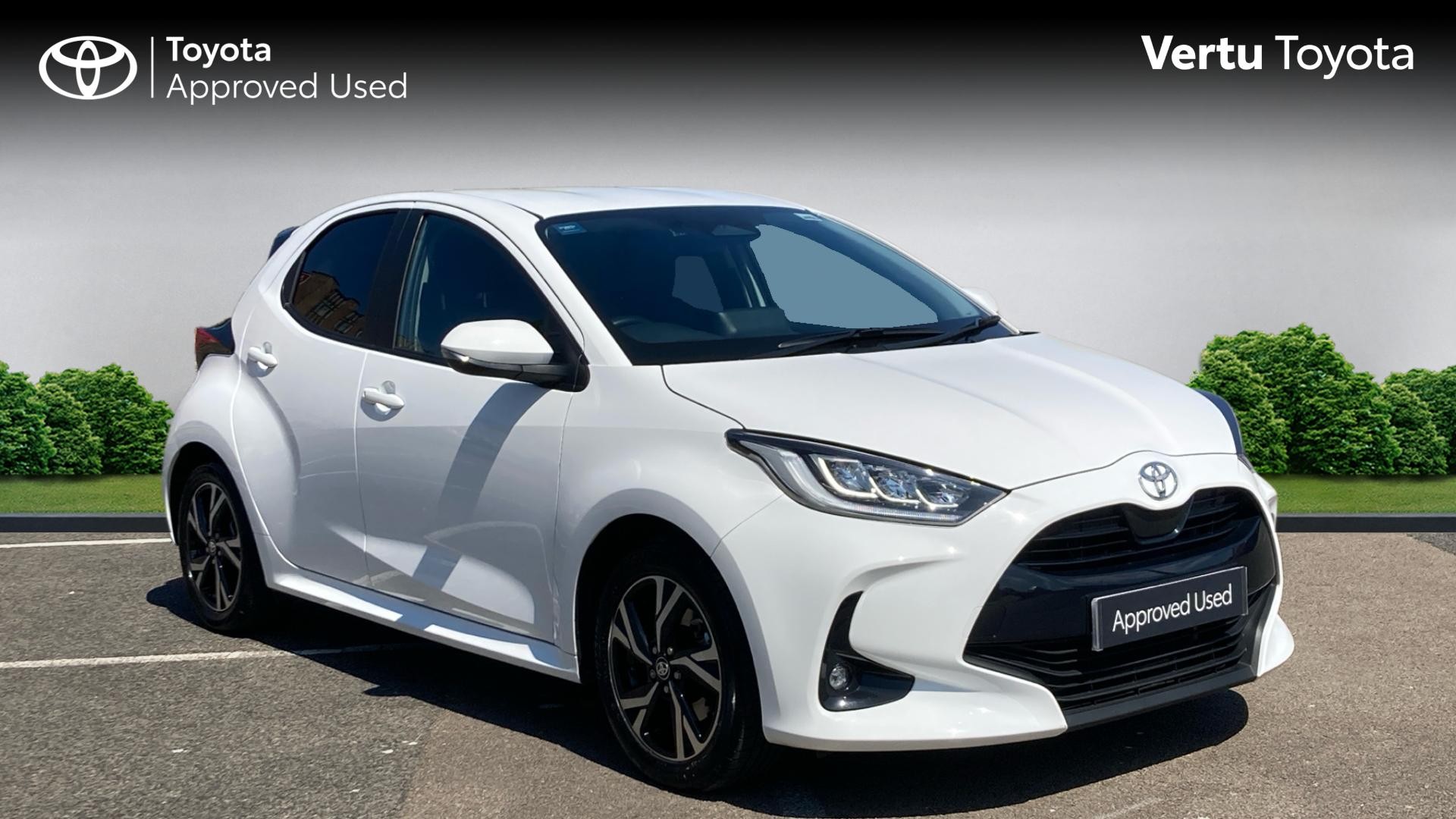 Toyota Yaris listing photo