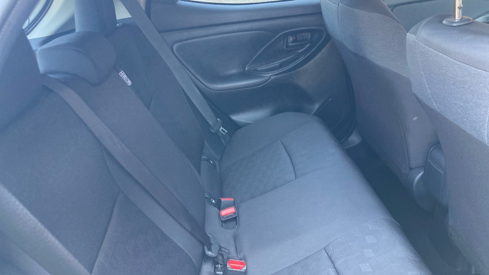 Toyota Yaris 1.5 Hybrid Design 5dr CVT Hybrid Hatchback - Image 8