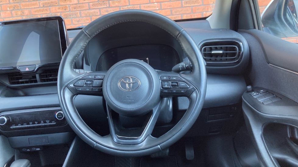 Toyota Yaris 1.5 Hybrid Design 5dr CVT Hybrid Hatchback - Image 10