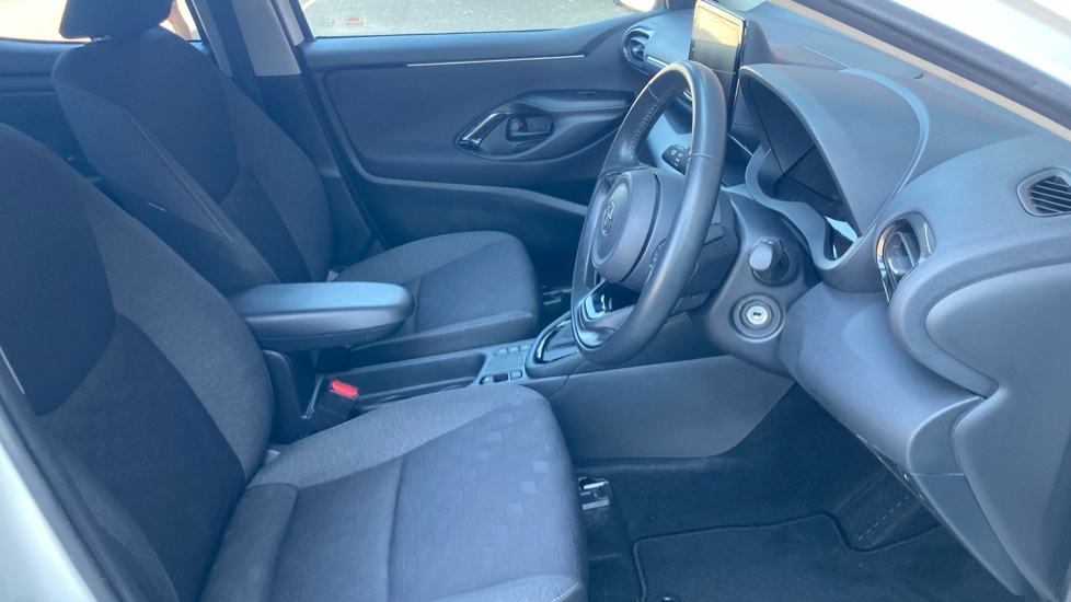 Toyota Yaris 1.5 Hybrid Design 5dr CVT Hybrid Hatchback - Image 12