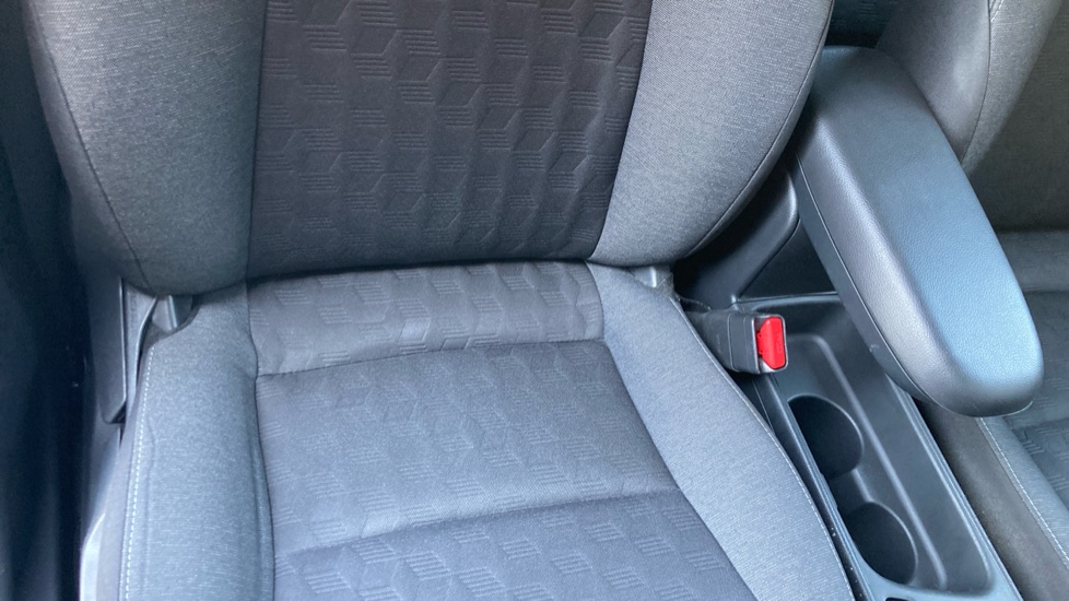 Toyota Yaris 1.5 Hybrid Design 5dr CVT Hybrid Hatchback - Image 14