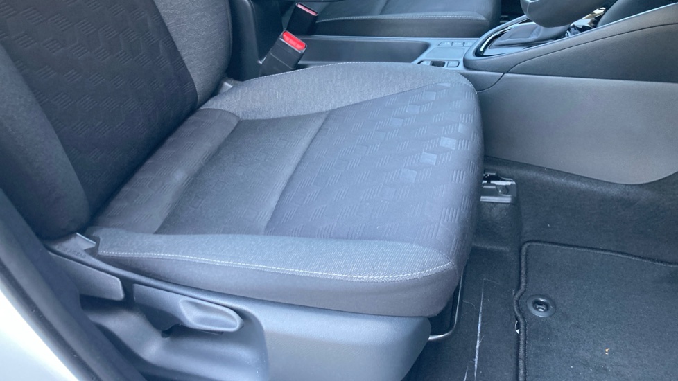 Toyota Yaris 1.5 Hybrid Design 5dr CVT Hybrid Hatchback - Image 17