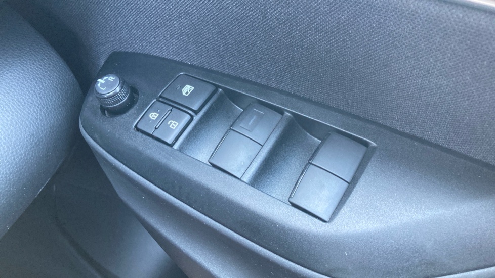 Toyota Yaris 1.5 Hybrid Design 5dr CVT Hybrid Hatchback - Image 29