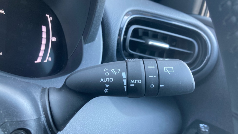 Toyota Yaris 1.5 Hybrid Design 5dr CVT Hybrid Hatchback - Image 31