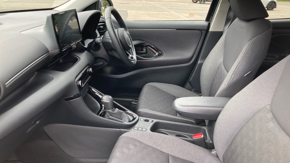 Toyota Yaris 1.5 Hybrid Design 5dr CVT Hybrid Hatchback - Image 5