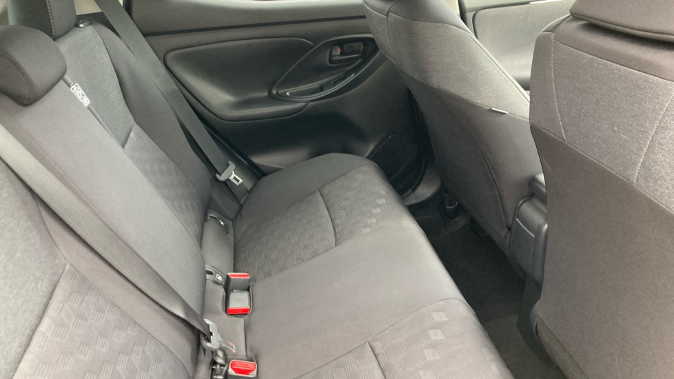 Toyota Yaris 1.5 Hybrid Design 5dr CVT Hybrid Hatchback - Image 8