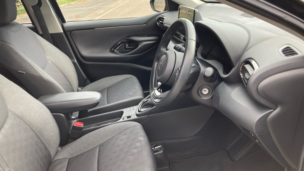 Toyota Yaris 1.5 Hybrid Design 5dr CVT Hybrid Hatchback - Image 12