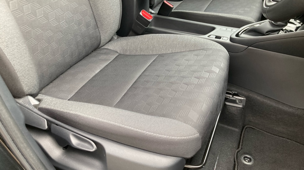 Toyota Yaris 1.5 Hybrid Design 5dr CVT Hybrid Hatchback - Image 17