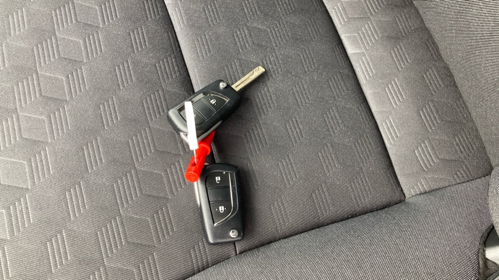 Toyota Yaris 1.5 Hybrid Design 5dr CVT Hybrid Hatchback - Image 28
