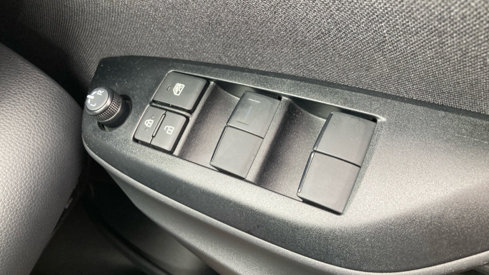 Toyota Yaris 1.5 Hybrid Design 5dr CVT Hybrid Hatchback - Image 32