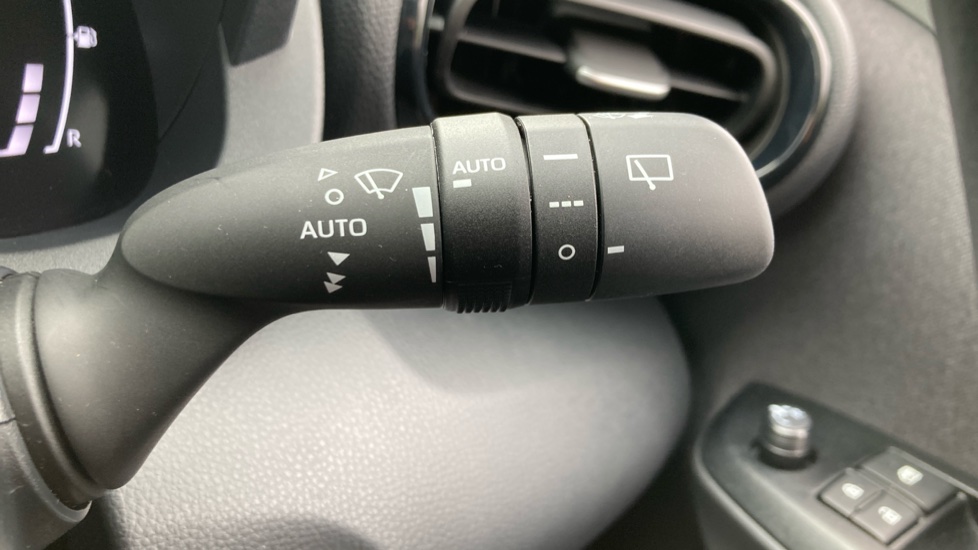 Toyota Yaris 1.5 Hybrid Design 5dr CVT Hybrid Hatchback - Image 34