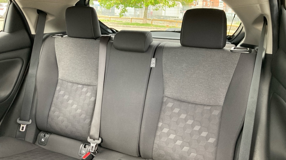 Toyota Yaris 1.5 Hybrid Design 5dr CVT Hybrid Hatchback - Image 41