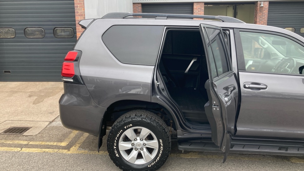 Toyota Land Cruiser Lwb Diesel 2.8D 204 Active Commercial Auto - Image 8