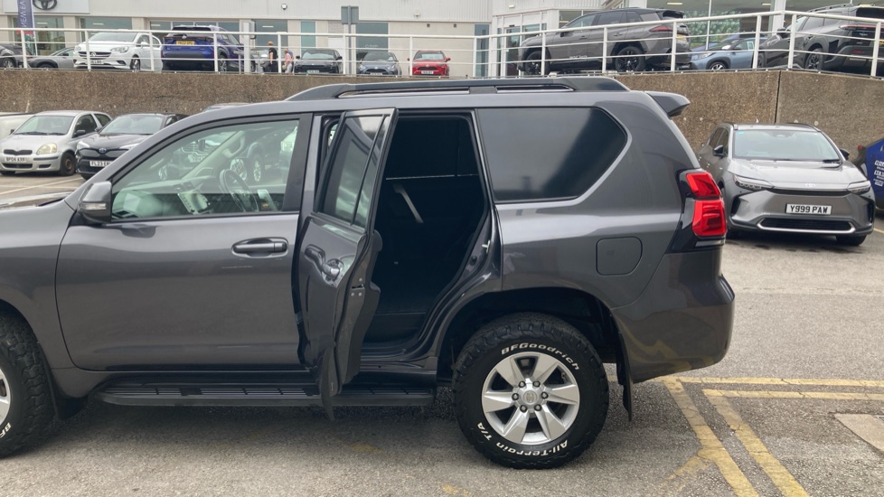 Toyota Land Cruiser Lwb Diesel 2.8D 204 Active Commercial Auto - Image 15
