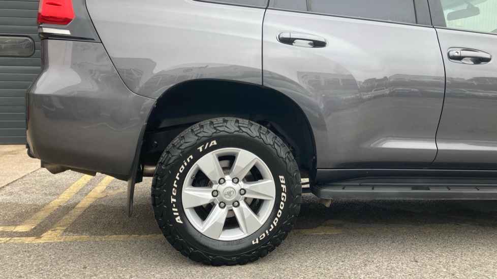 Toyota Land Cruiser Lwb Diesel 2.8D 204 Active Commercial Auto - Image 25