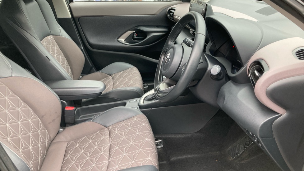 Toyota Yaris Cross 1.5 Hybrid Excel 5dr CVT Hybrid Estate - Image 12